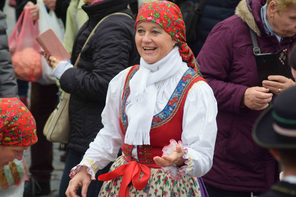 Svatý Martin přivezl do Brna na bílém koni první letošní víno