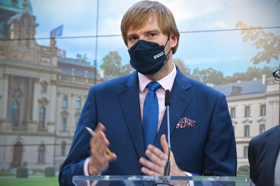 Ministerstvo podává trestní oznámení na Landovu iniciativu. Obviňuje ji ze sabotáže