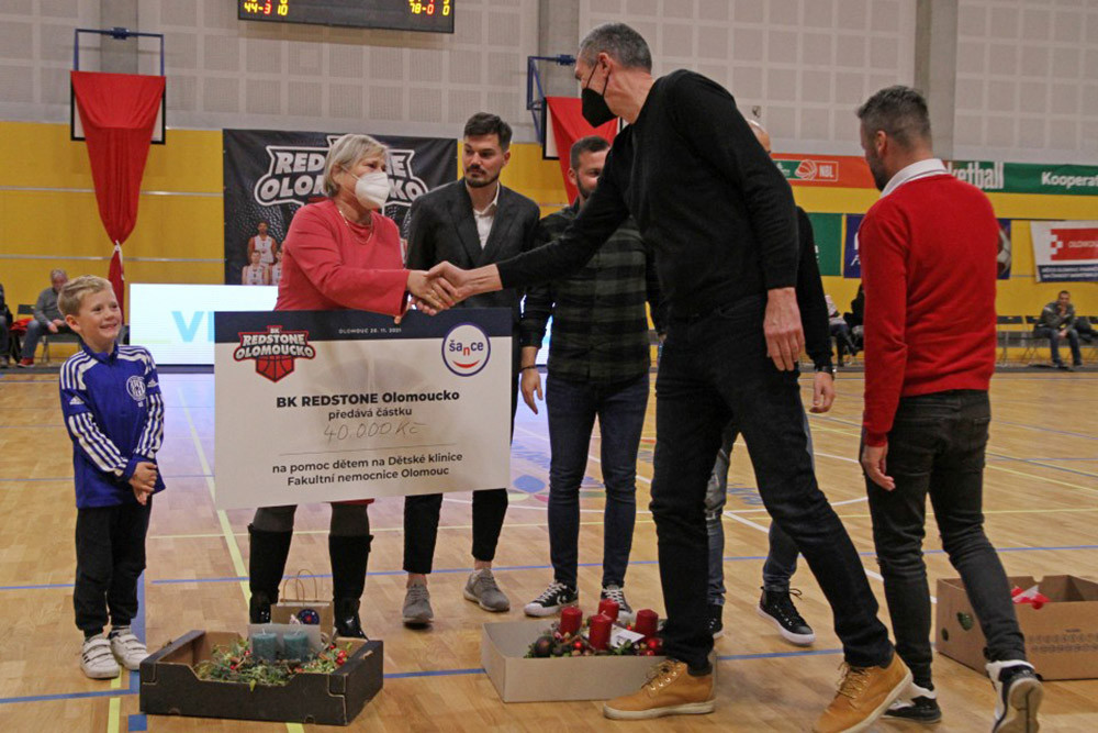 Fanoušci a partneři BK REDSTONE Olomoucko přispěli na dobrou věc