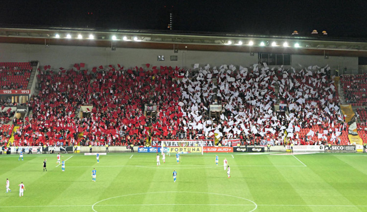 Na zápas se Slavií míří tisíce fanoušků Feyenoordu. Policie povolala posily z jiných krajů