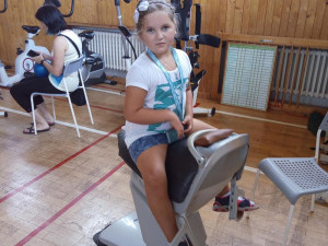 Čtyřletá Zlatuška překonala nádor mozku a chemoterapie. Kvůli němu ale ochrnula