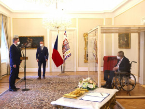 Prezident Zeman jmenoval novým premiérem Fialu