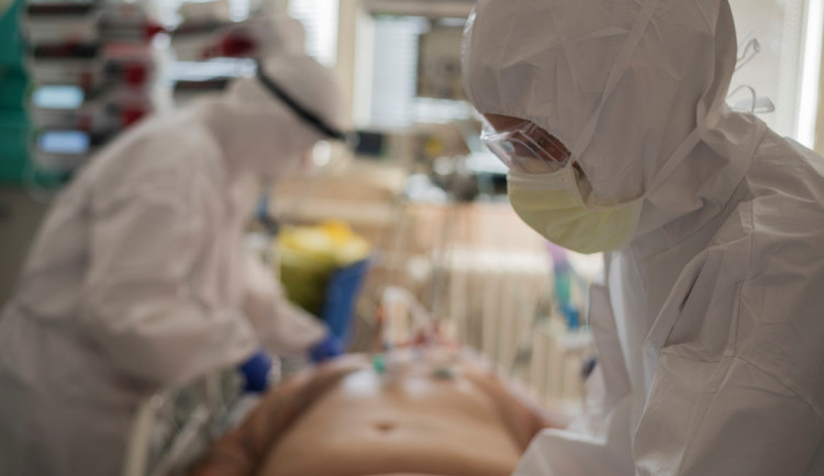 V pražských nemocnicích je téměř vyčerpaná kapacita lůžek s kyslíkem