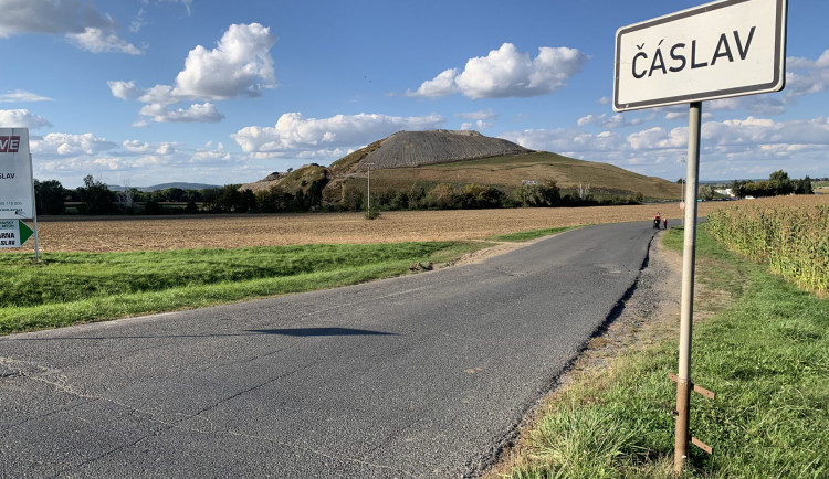 Hromada odpadků za městem.