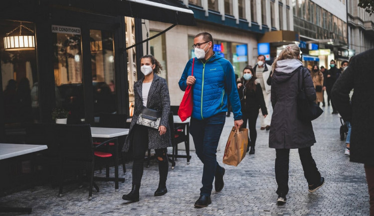 Podle hlavní hygieničky není důvod zpřísňovat protiepidemická pravidla