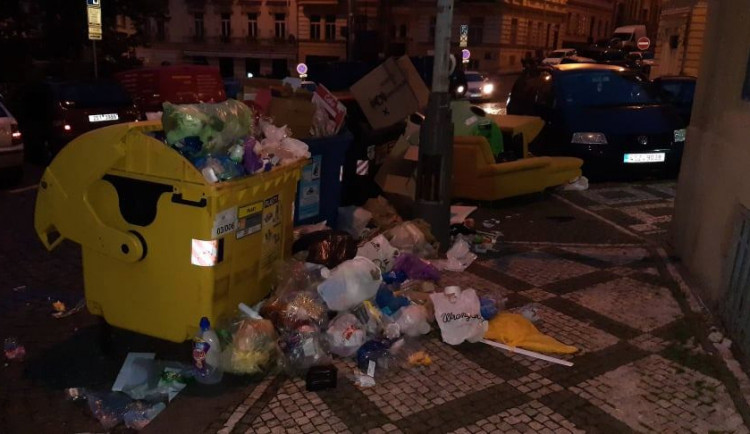 Většina Pražanů si připlatí za odvoz odpadu. Radní dnes schválili nové ceny