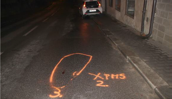 Ve Švermově ulici se srazilo auto s chodcem. Policie hledá svědky