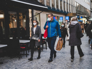 Podle hlavní hygieničky není důvod zpřísňovat protiepidemická pravidla