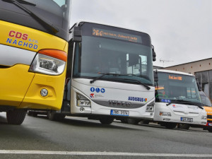 Autobusoví dopravci navrhují kvůli nedostatku řidičů prázdninový provoz