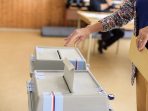 PRŮZKUM: Volby by v listopadu vyhrálo ANO před Spolu, PirSTAN a SPD