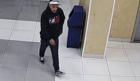 Policisté hledají agresora. Na libereckém nádraží mámil z cestujících peníze s nožem