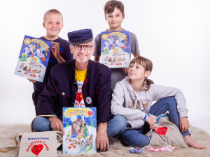 Sám si prošel rakovinou, dnes dětem se stejnou diagnózou rozdává naději na uzdravení skrze adventní kalendáře