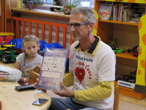 Sám si prošel rakovinou, dnes dětem se stejnou diagnózou rozdává naději na uzdravení skrze adventní kalendáře