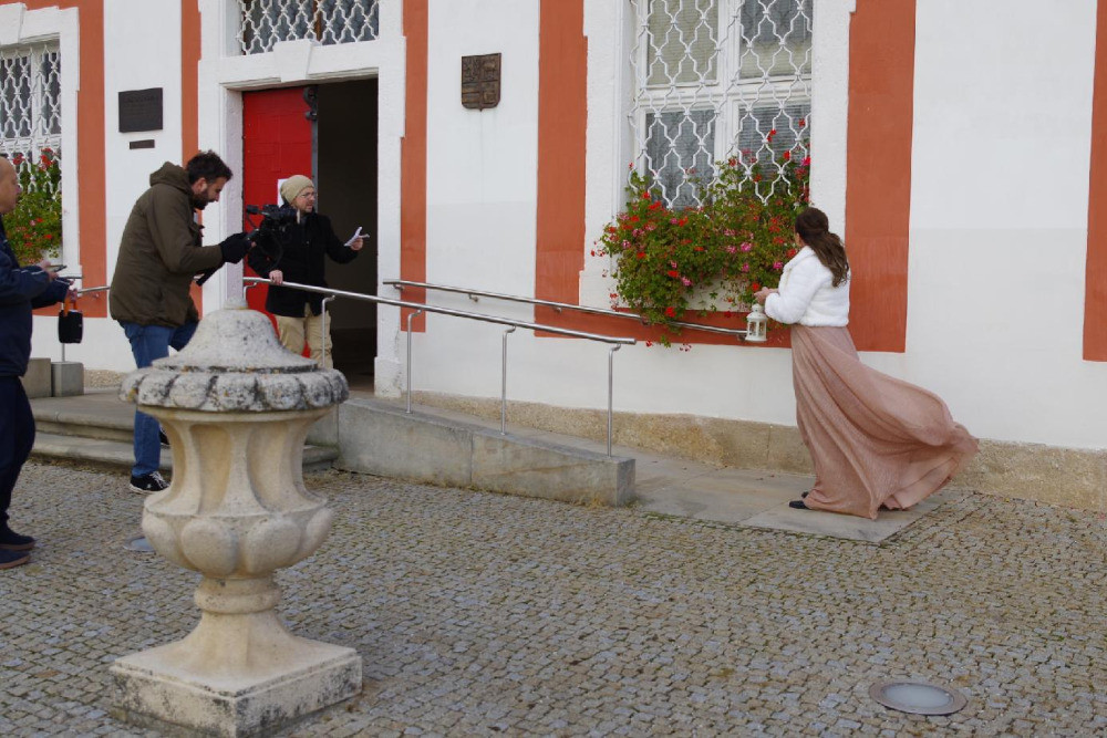 Videklip k nové vánoční písni natáčela Bára Basiková v barokním skvostu na severním Plzeňsku společně s Andílky