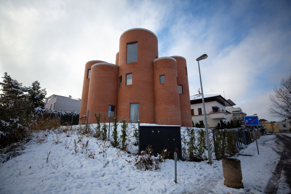 Takešiho hrad je hotový. Dům Tomia Okamury vzbuzuje emoce mezi sousedy i architekty