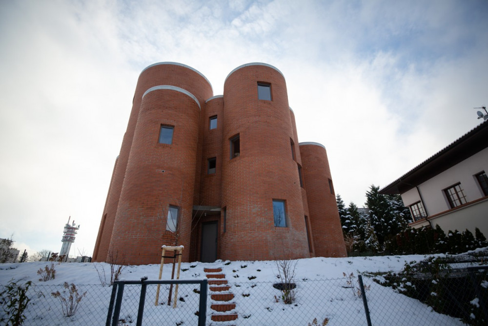 Takešiho hrad je hotový. Dům Tomia Okamury vzbuzuje emoce mezi sousedy i architekty