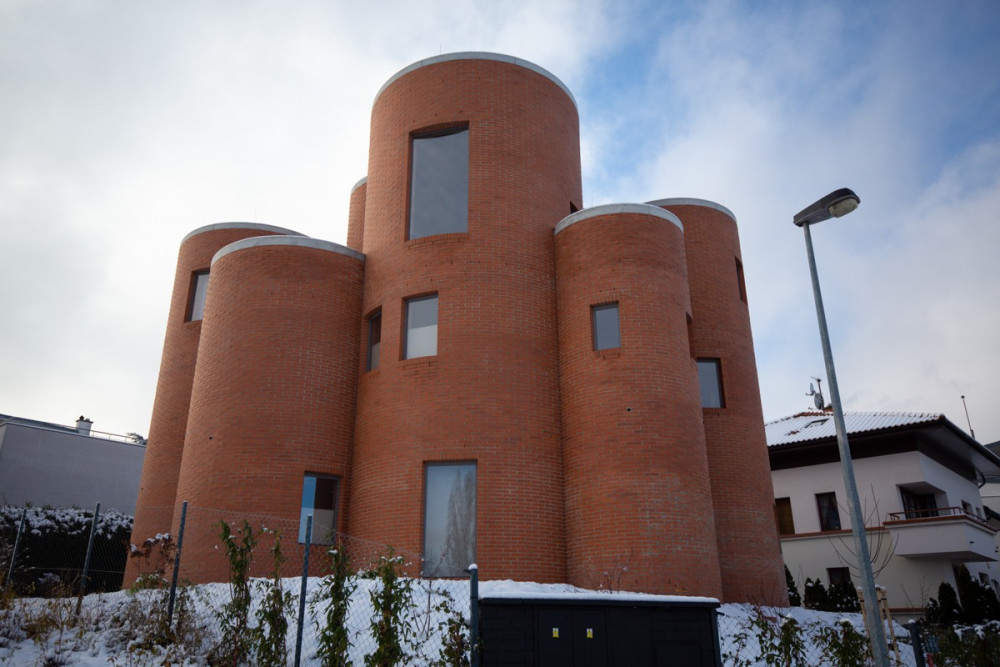 Takešiho hrad je hotový. Dům Tomia Okamury vzbuzuje emoce mezi sousedy i architekty