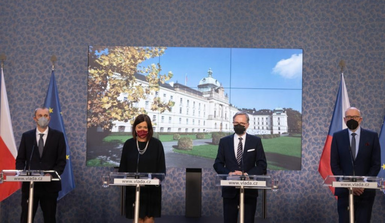 Noví ministři se ujali úřadů, výjimkou je ministr zemědělství, který má covid.