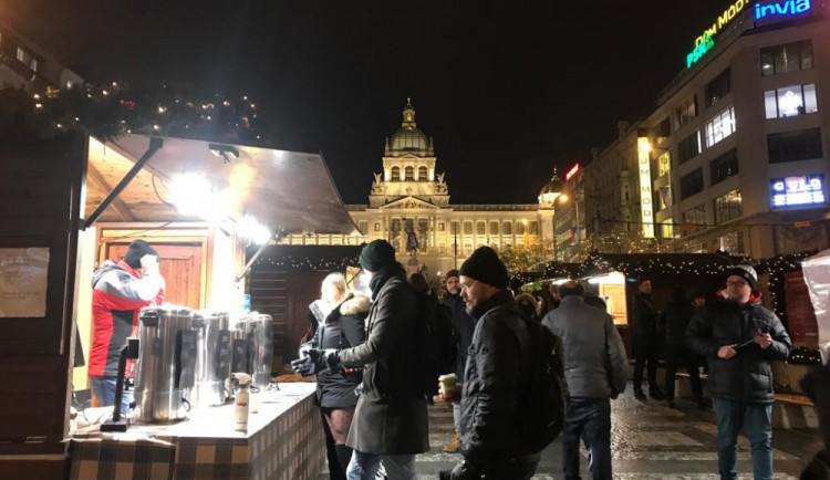 Policie řeší trhy na Václaváku kvůli obcházení vládních opatření