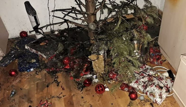 Hasiči zasahovali kvůli prskavkám nebo požárům věnců. Přečtěte si, jak předejít tragédii