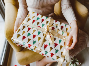 Vánoční dárky nenosí jen Ježíšek a Santa Claus. Kdo naděluje třeba ve Finsku?