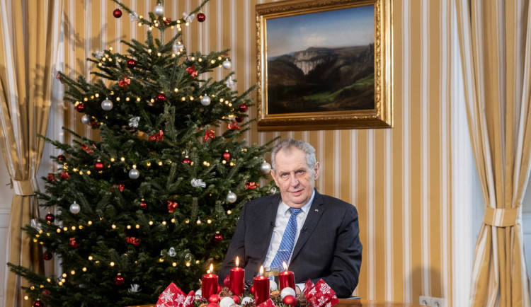 Zeman v proslovu ocenil bývalou vládu, nová má řešit covid či rozpočet.