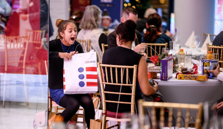 Nákupní centrum v Praze přivítalo na Štědrý večer ty, kteří by ho jinak strávili o samotě
