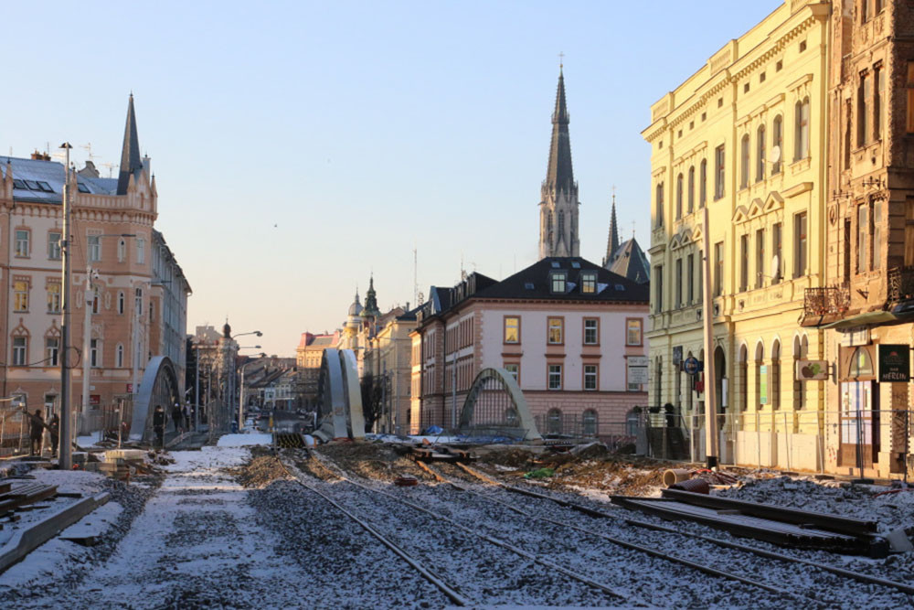 Most přes řeku Moravu na Masarykově třídě v Olomouci má být v provozu od léta 2022