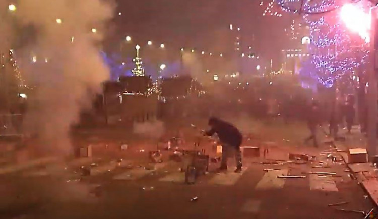 Silvestr se blíží. Stovky policistů budou v ulicích Prahy kontrolovat dodržování bezpečnosti a vládních nařízení