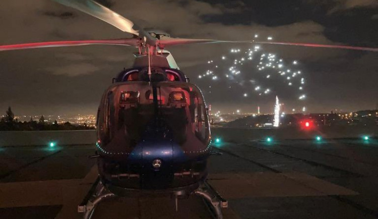 Záchranáři vyjížděli při silvestrovských oslavách víc než čtyřistakrát. Jeden člověk přišel o část ruky