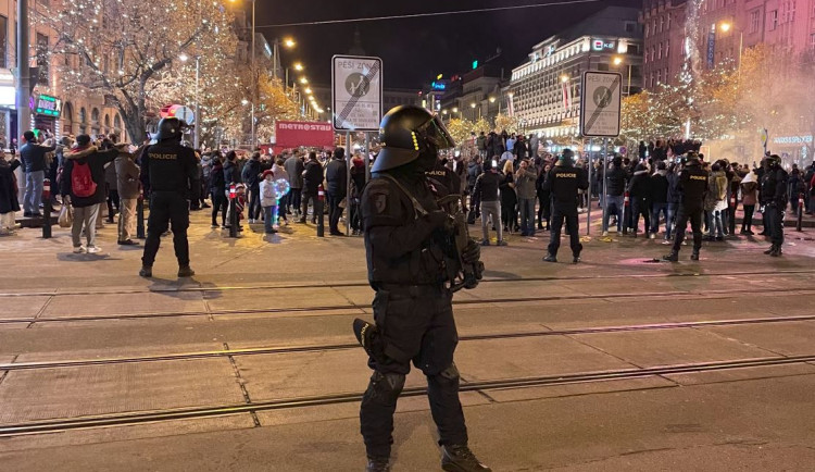 Pražští policisté na silvestra zasahovali hlavně kvůli pyrotechnice. Zajistili deset lidí