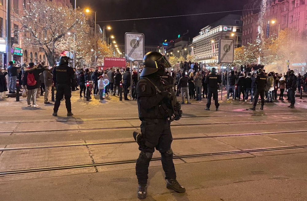 Pražští policisté na silvestra zasahovali hlavně kvůli pyrotechnice. Zajistili deset lidí