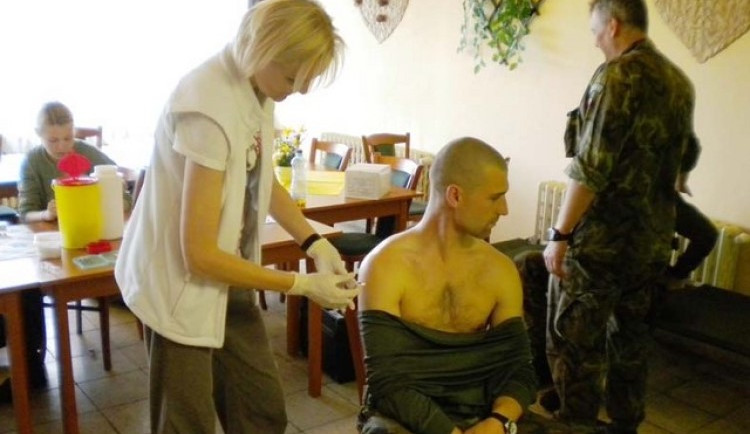 Tisíce policistů, hasičů a vojáků podepsaly petici proti povinnému očkování