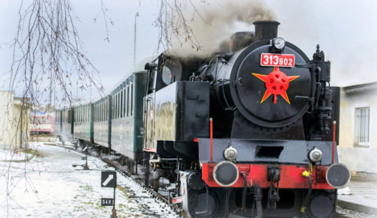 Spolek zachraňuje parní lokomotivy a vrací je zpátky na koleje, teď shání peníze na generální opravu jedné z nich.