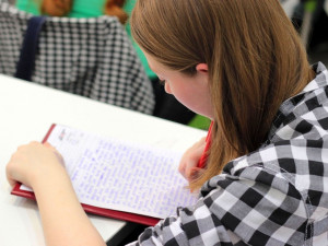 Maturantům se od letoška prodlouží čas na napsání didaktických testů