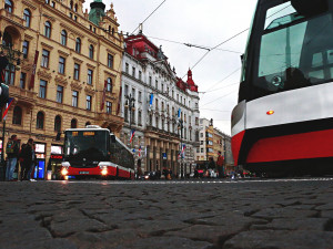 Cestující v řadě měst si za MHD připlatí, jinde navýší kompenzace radnice