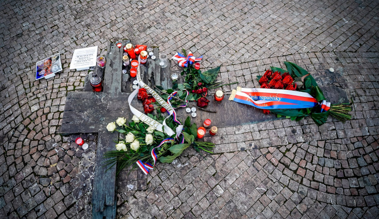 Před 53 lety se na Václavském náměstí zapálil Jan Palach. Dnes si jeho čin připomínají politici