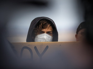 Zaplaťte pokutu, zavřete důl. U Turówa demonstrovaly desítky odpůrců těžby