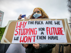 Zaplaťte pokutu, zavřete důl. U Turówa demonstrovaly desítky odpůrců těžby