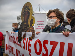 Zaplaťte pokutu, zavřete důl. U Turówa demonstrovaly desítky odpůrců těžby