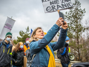 Zaplaťte pokutu, zavřete důl. U Turówa demonstrovaly desítky odpůrců těžby