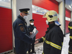 Do civilu po 42 letech. Šumperští hasiči se dojemně loučili s usměvavým rekordmanem
