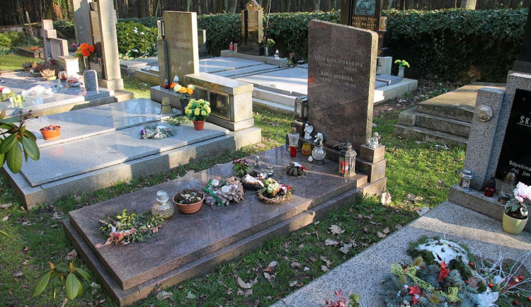 Karel Svoboda patřil k největším postavám pop music. Zastřelil se před patnácti lety