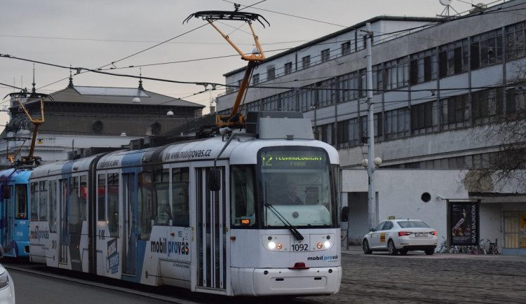 Covid zamával s hromadnou dopravou v Brně. Linky přechází na prázdninový režim