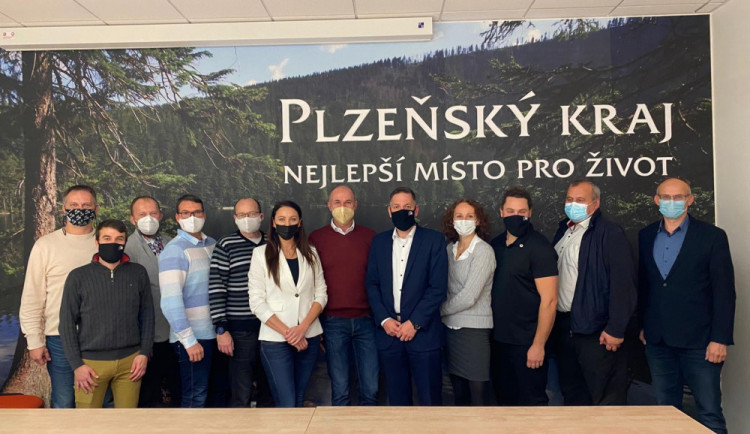 Podpis koaliční smlouvy v listopadu 2020.