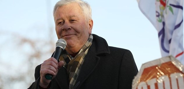 Komunisté vyšlou do volby prezidenta bývalého místopředsedu Josefa Skálu