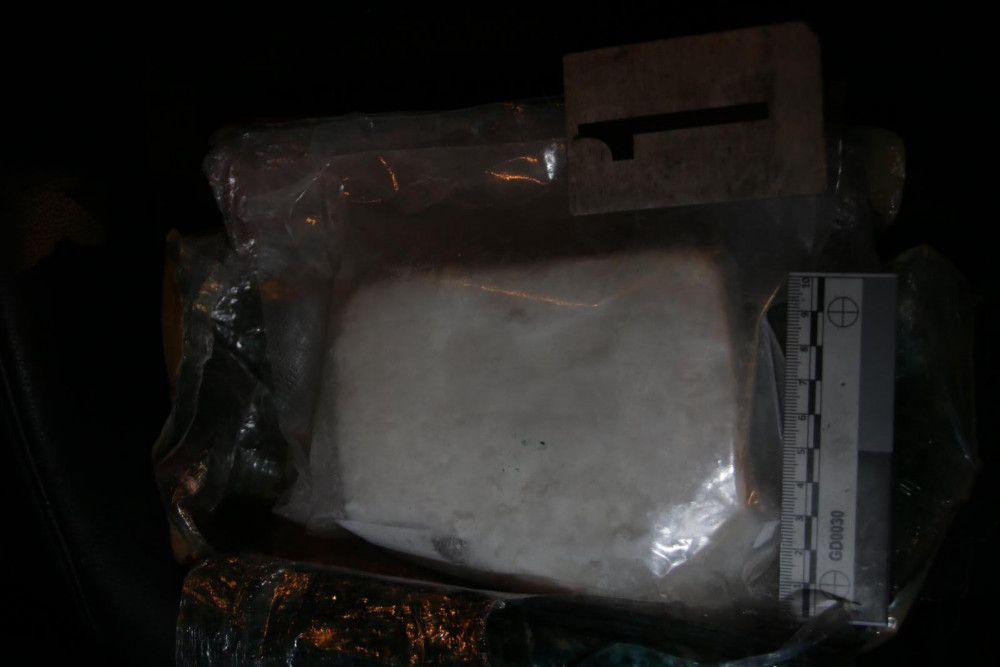 Policie zadržela dva dealery kokainu. U sebe měli téměř 400 gramů drogy