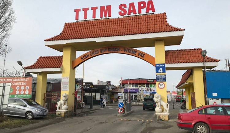 Veterináři v tržnici Sapa odhalili 300 kilogramů nevyhovujících potravin a týrání ryb