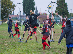 Chrániče na zuby a zlatonka v trenýrkách. Přečtěte si, jak se v Praze hraje famfrpál