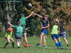 Chrániče na zuby a zlatonka v trenýrkách. Přečtěte si, jak se v Praze hraje famfrpál